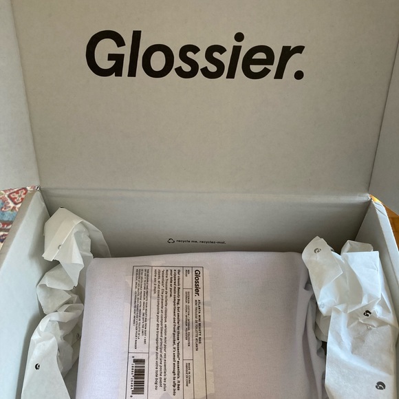 Glossier - Atlanta Mini Beauty Bag (Limited Edition) - Picture 4 of 5